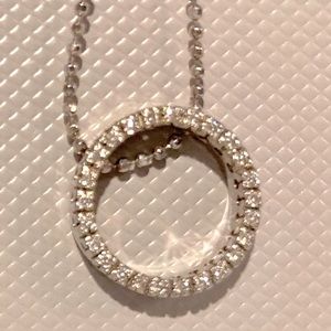 14 kt white gold necklace with diamond circle pendant